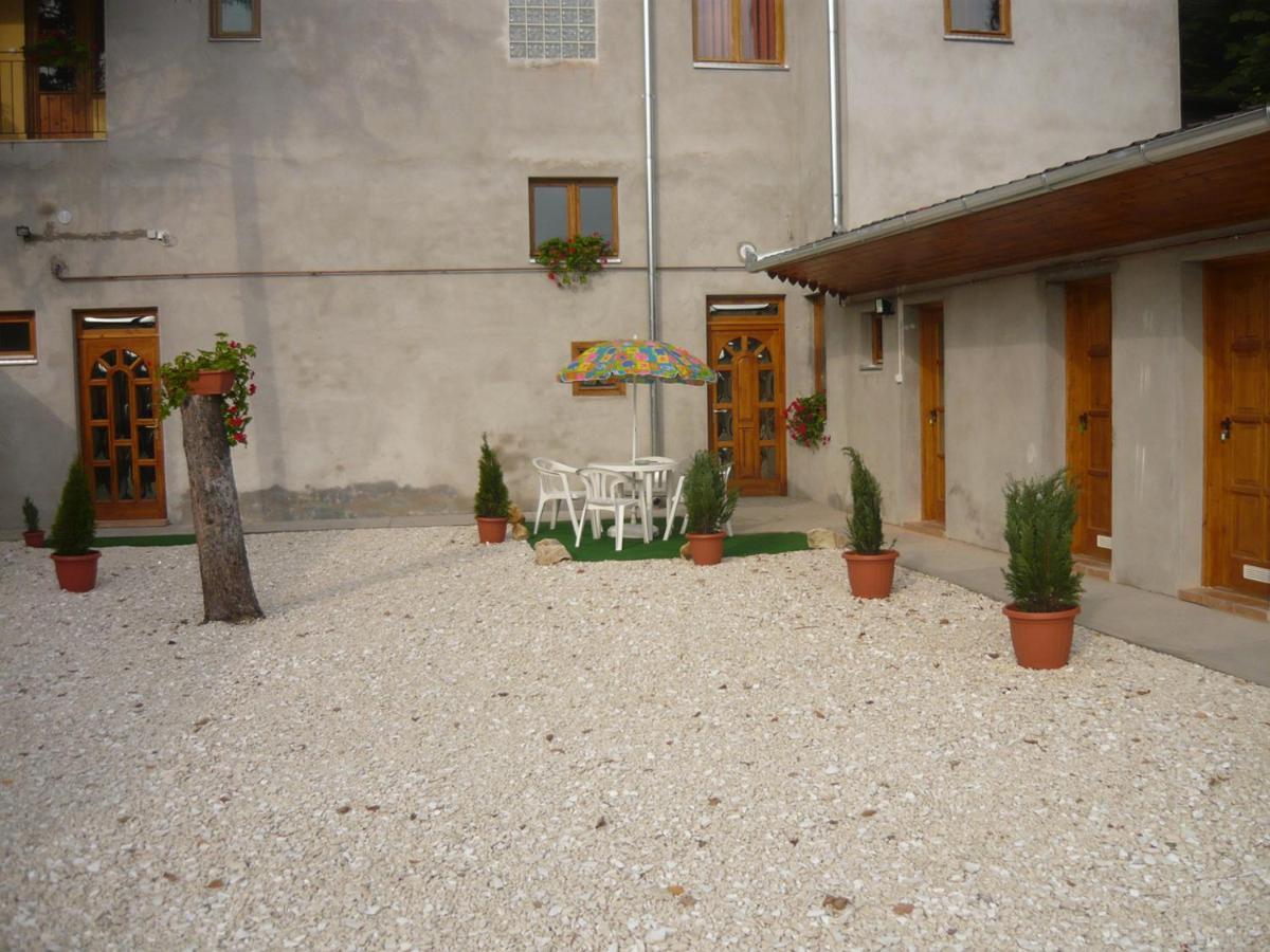 Szent Istvan Panzio Hodmezovasarhely Exterior photo
